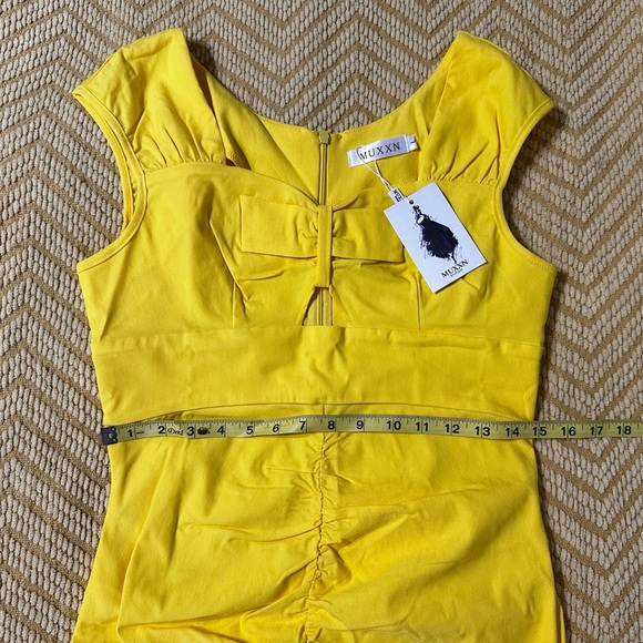 NWT - Retro Vintage Inspired Pinup Wiggle Dress w/ Bow in bright yellow - Large - Picture 4 of 5